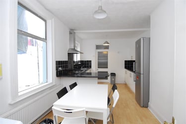 4 bed house, Beaumont Road, St Judes, Plymouth, PL49BN - Image 1